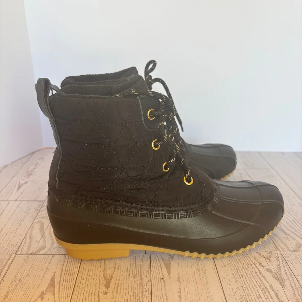 Magellan Outdoors Womens 8B Black Duck Boots Quilted‎ Lace Up Waterproof Winter